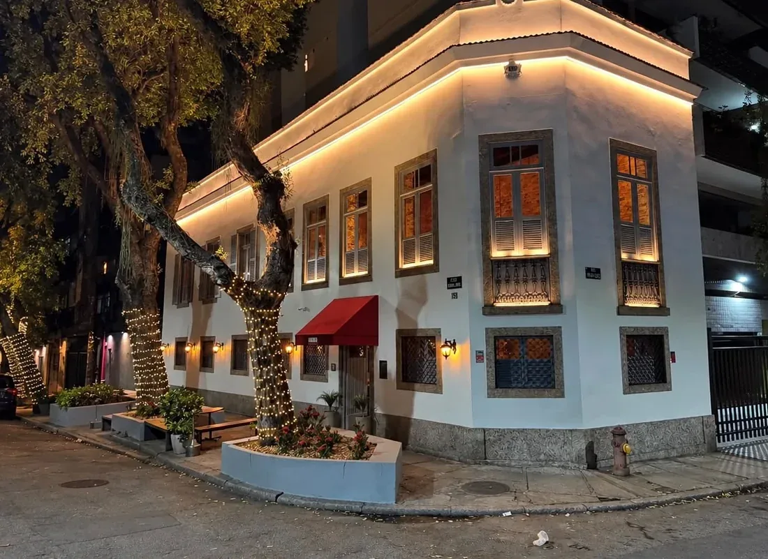 A Domenica Botafogo hoje, na esquina da Rua Capistrano de Abreu.
