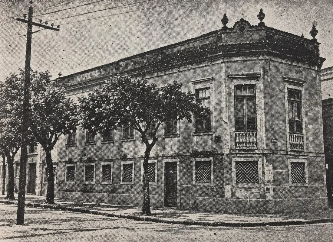 O casarão em seu registro histórico original.
